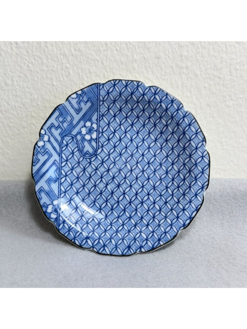 Japanese Blue & White Scalloped Porcelain Salad Plate 5" Mino Ware Interlocking - Picture 3 of 8